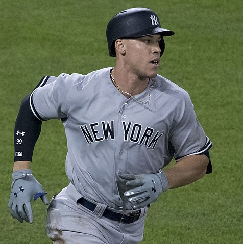 12 Best Right-Fielders in MLB Right Now