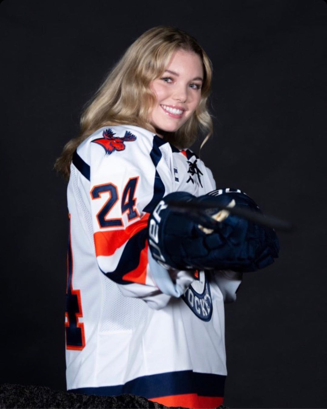 Meet Akira Schmid Wife Brooke Hubert- Devils Goalie Relationship Timeline