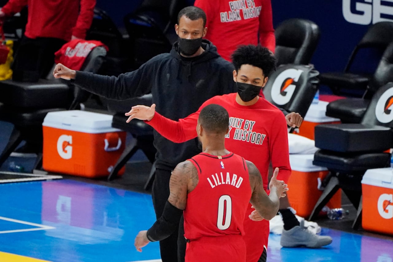 Damian Lillard erupts with 50 points on 20 shot against Pelicans