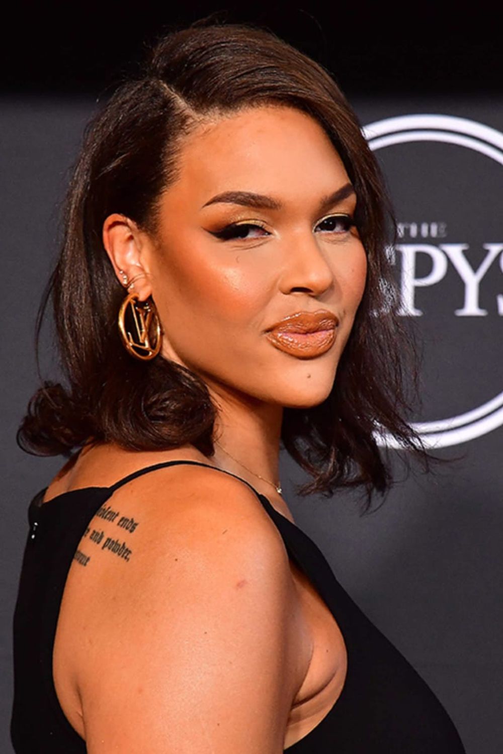 Liz Cambage Net Worth: WNBA, Foreign Leagues, Brands, OnlyFans & Controversies