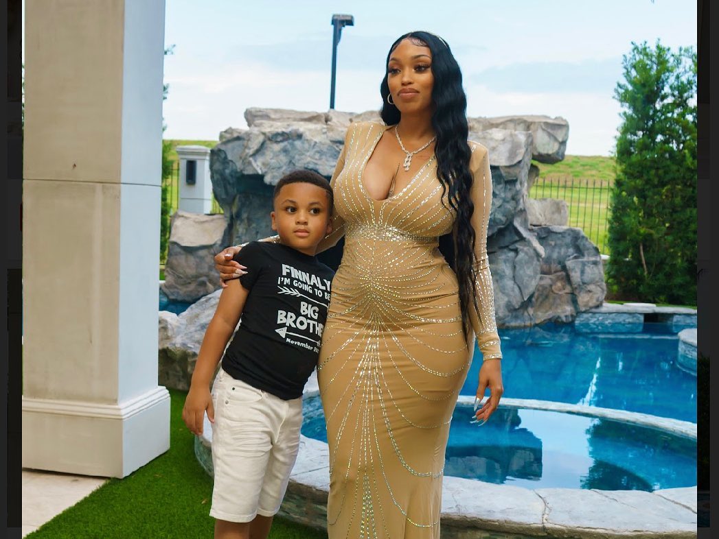 Zion Williamson Girlfriend Akheema Is A Former Stripper And A Mom