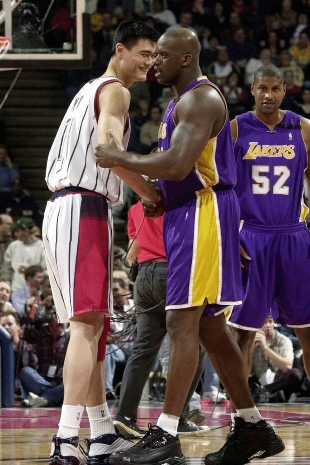 Who Has The Biggest Hands In NBA History?