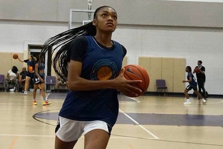 Does Justin Fields Have A Brother? Meet Sister Jaiden And Jessica Fields