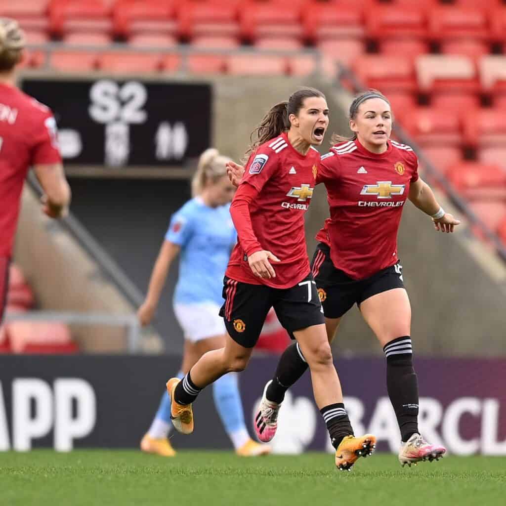 Arsenal women beat Manchester United to put Champions League hopes