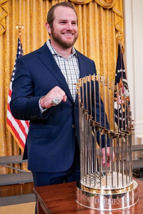 Who Are Mike And Derek Muncy? Max Muncy Brothers- Age Gap And Family Tree