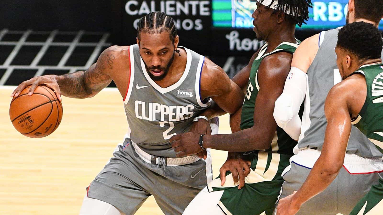 The Los Angeles Clippers win their sixth straight NBA game against the Milwaukee Bucks